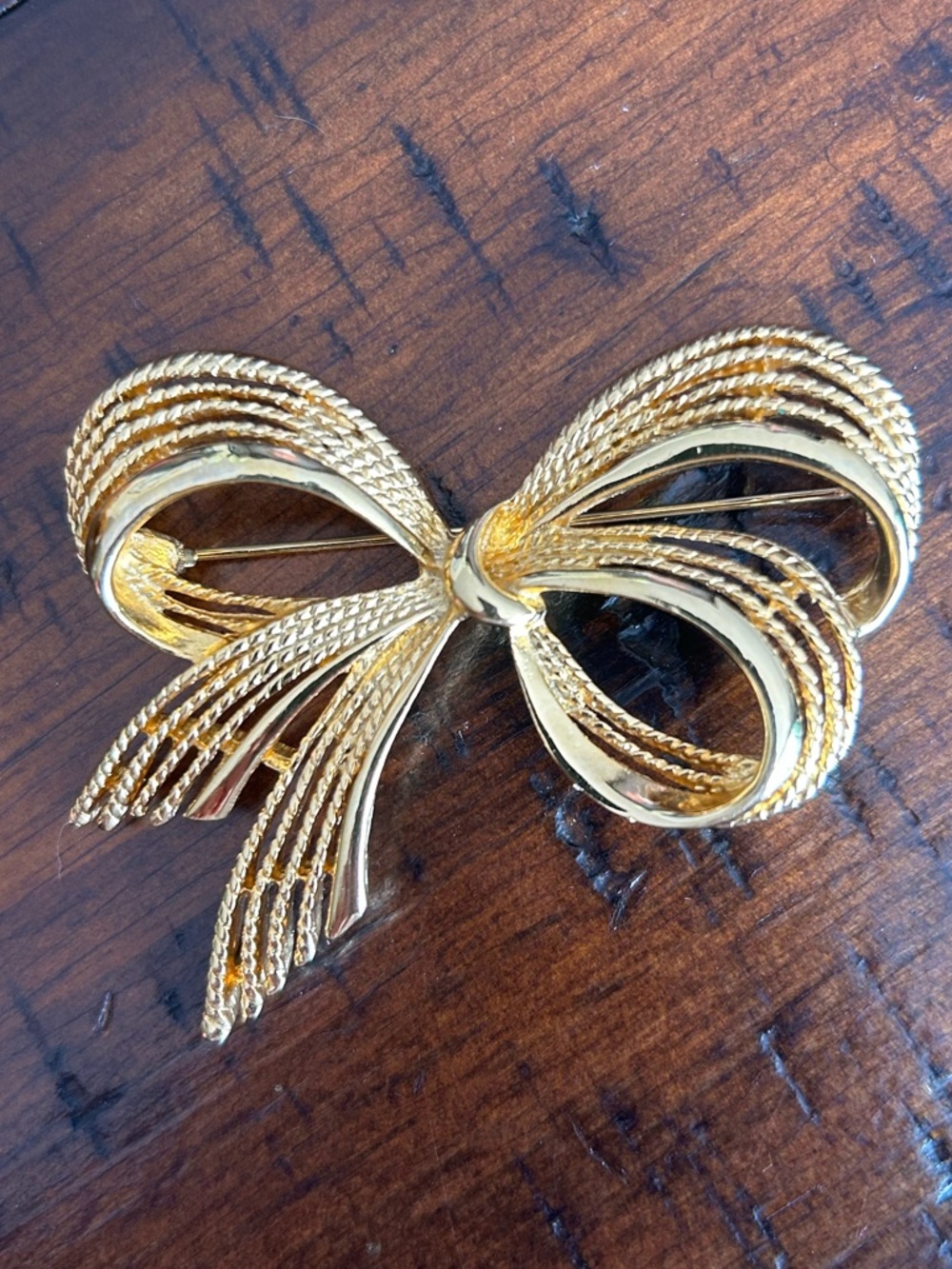 Elegant Gold Bow Brooch - Women's Jewelry